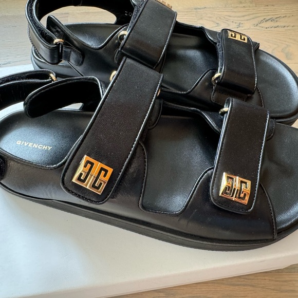 Givenchy women’s 4G logo embellished leather sandals size 38 - Picture 6 of 11